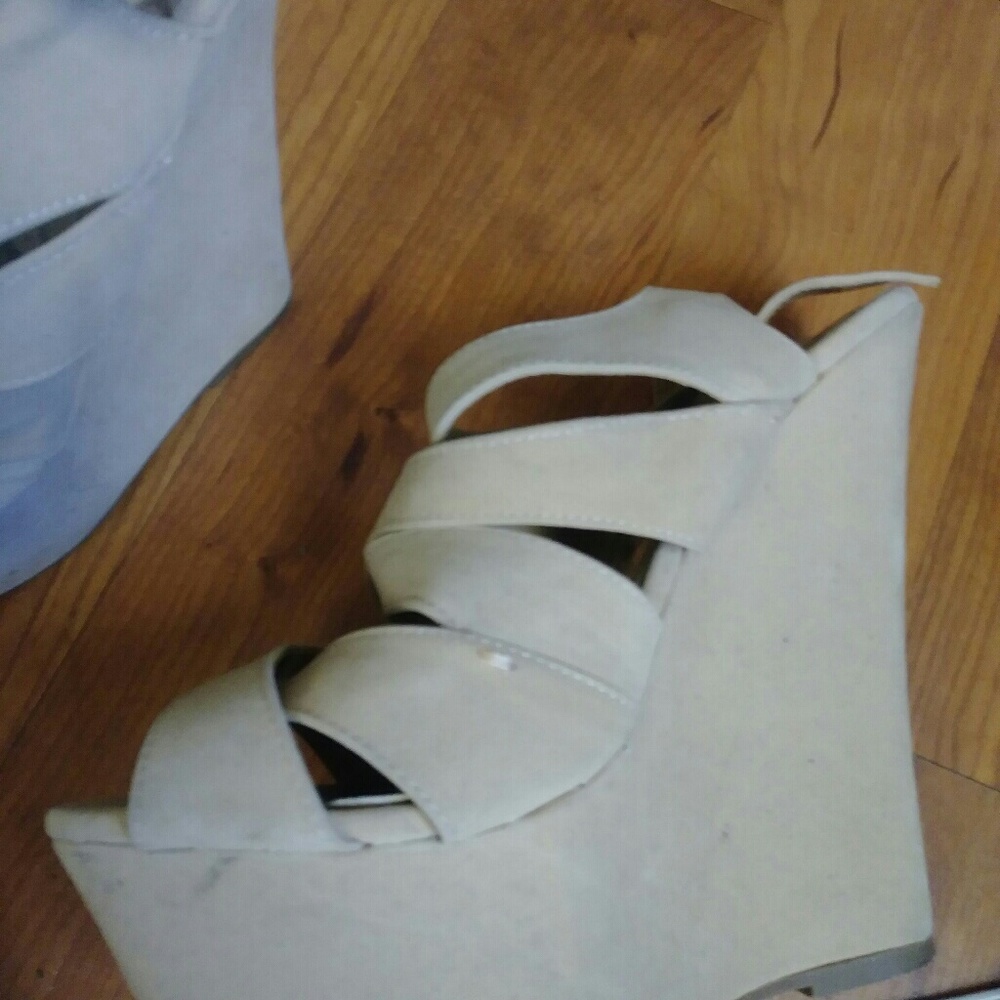 Beige wedge sandles